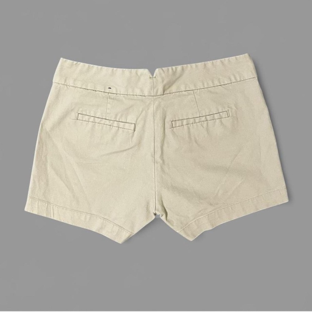 🍌 Banana Republic Khaki Chino Shorts~Women’s Sz 2~Low Rise~V Cutout Detail - Picture 3 of 8